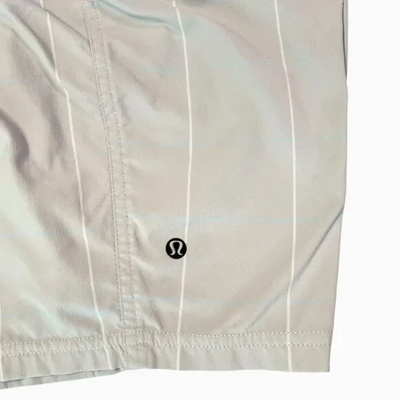Lululemon Kahuna Bermuda Shorts Men 32 x 8.5” Check Gray White Blue Golf Outdoor - Picture 2 of 16